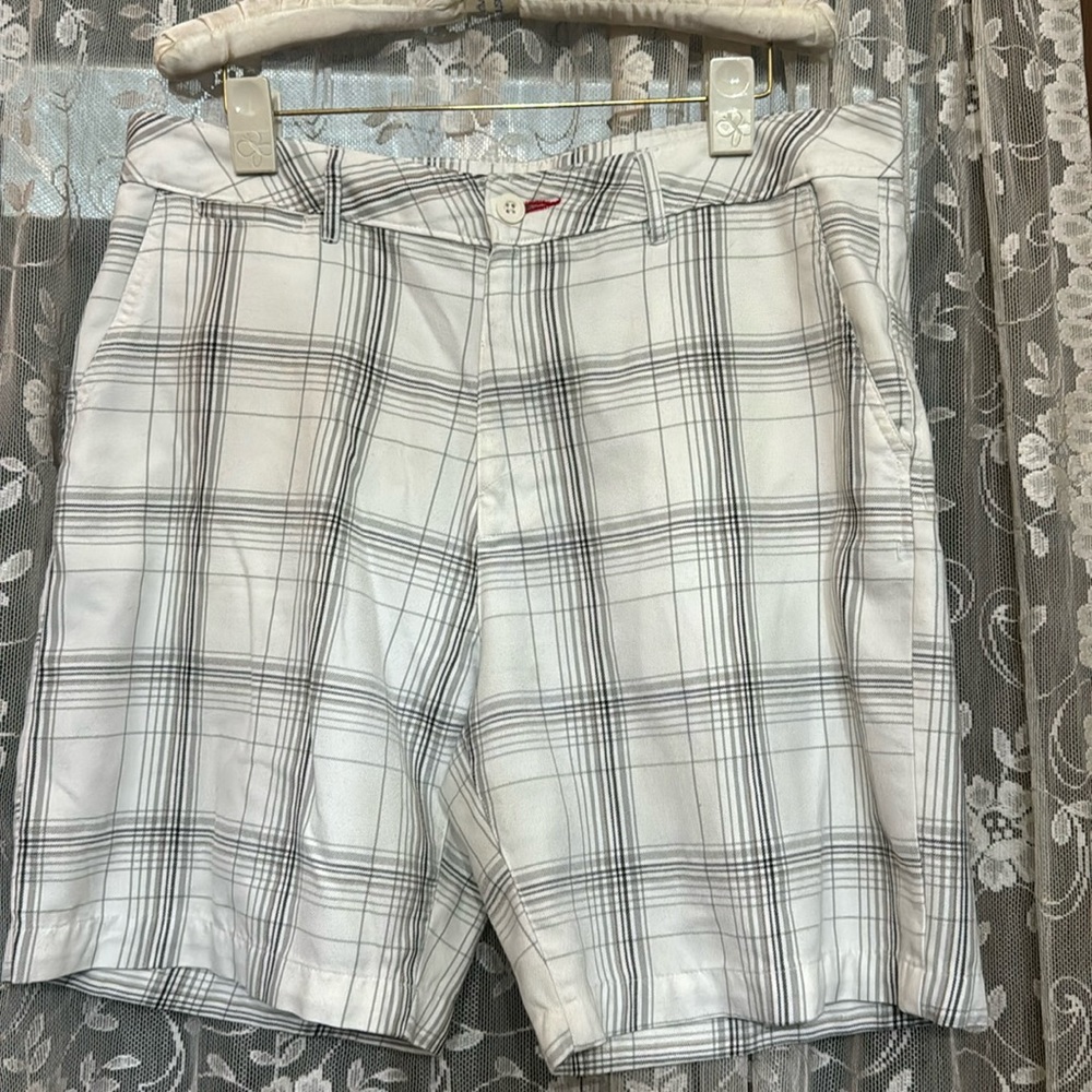 Rusty brand plaid shorts size 36 men’s excellent condition only used once
